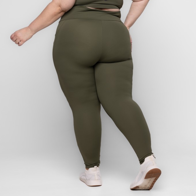 CALÇA LEGGING FITNESS PLUS SIZE LARAH COM BOLSOS KEEP MOVE