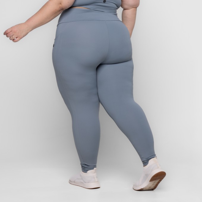 CALÇA LEGGING FITNESS PLUS SIZE LARAH COM BOLSOS KEEP MOVE