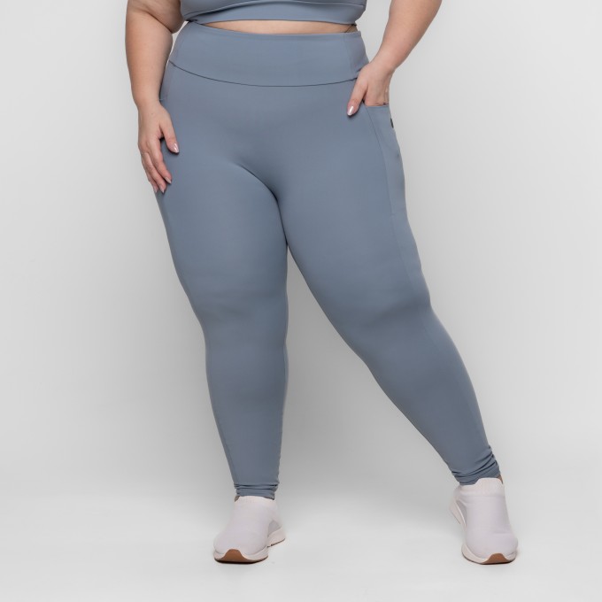 CALÇA LEGGING FITNESS PLUS SIZE LARAH COM BOLSOS KEEP MOVE