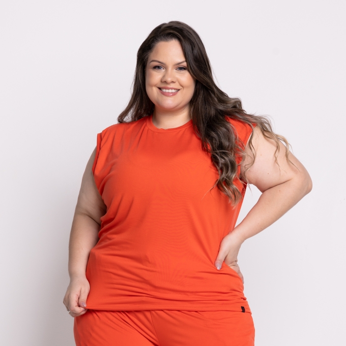 Regata Naomi Plus Size em Suede liso